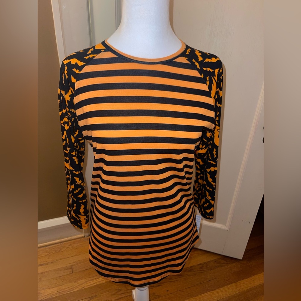 BNWT XS Lularoe Halloween Randy Top